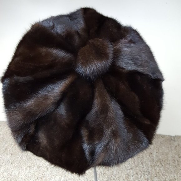 Black Mink Fur Sections Apple Cap - Picture 3 of 3